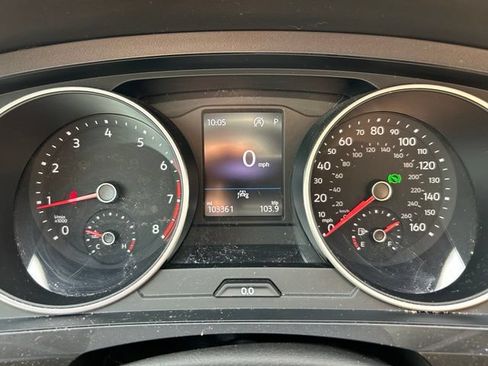 Used 2020 Volkswagen Tiguan SE AWD/4WD image 2