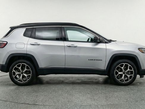 Used 2025 Jeep Compass Limited AWD/4WD image 9