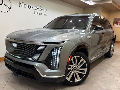 Used 2026 Cadillac Vistiq Luxury AWD/4WD image 1