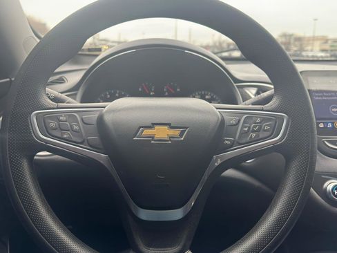 Used 2022 Chevrolet Malibu LT FWD image 17