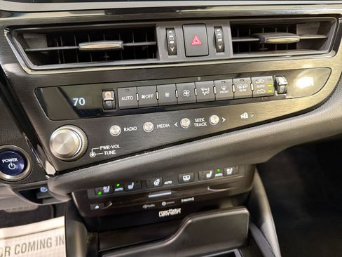 Used 2022 Lexus ES 300h Ultra Luxury image 20