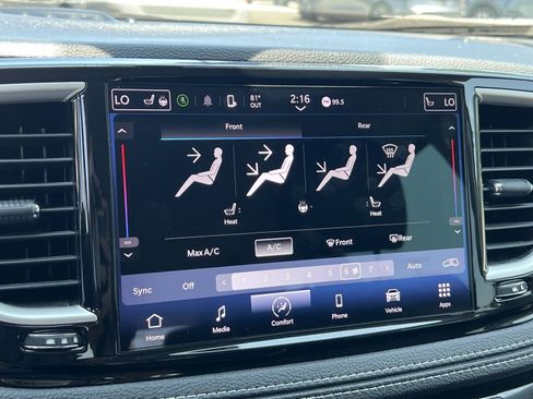 Used 2023 Chrysler Pacifica Touring-L FWD image 21