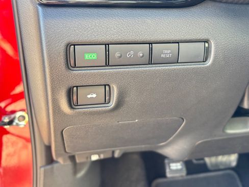 Used 2025 Nissan Sentra SV image 24