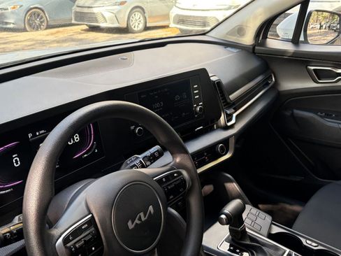 Used 2025 Kia Sportage LX image 29