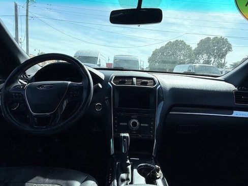 Used 2017 Ford Explorer Limited image 16