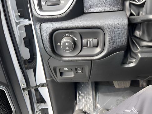 Used 2025 RAM 1500 Laramie AWD/4WD image 15