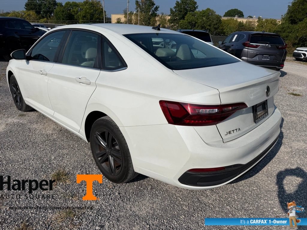 Used 2024 Volkswagen Jetta SE w/ Panoramic Sunroof Package FWD image 3