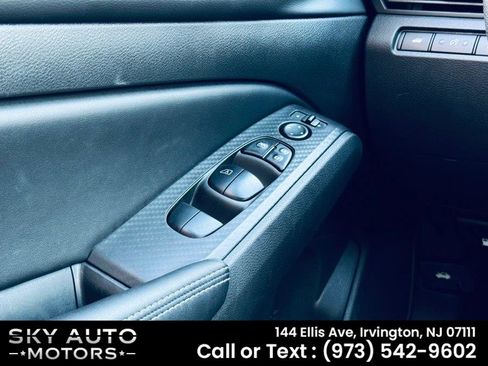 Used 2025 Nissan Altima 2.5 SV FWD image 14