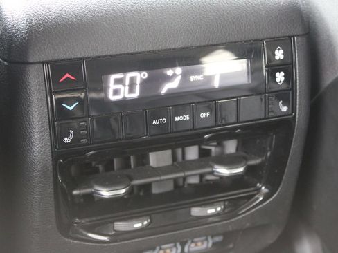 Used 2023 Jeep Grand Cherokee L Limited w/ Luxury Tech Group II AWD/4WD image 13