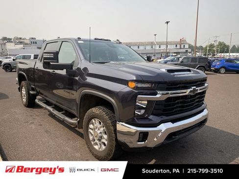 Used 2024 Chevrolet Silverado 2500 LT w/ Convenience Package AWD/4WD image 6