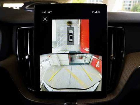 New 2026 Volvo XC60 B5 Plus w/ Climate Package image 17