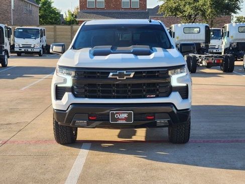 Used 2024 Chevrolet Silverado 1500 LT Trail Boss w/ Convenience Package II image 12
