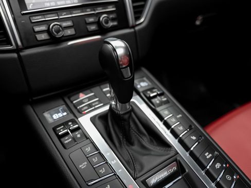 Used 2016 Porsche Macan Turbo AWD/4WD image 51