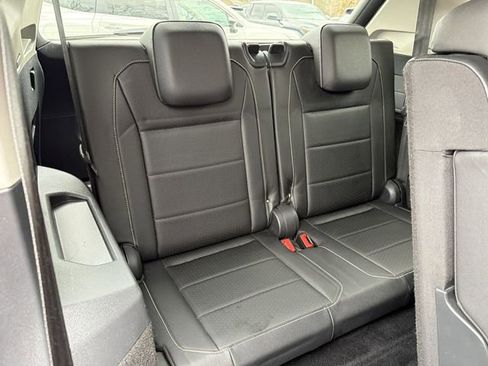 Used 2021 Volkswagen Tiguan SE image 17