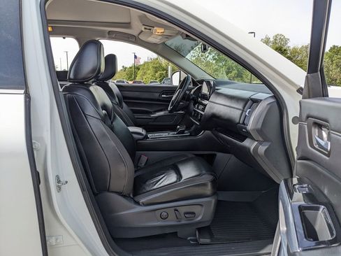 Used 2024 Nissan Pathfinder SL w/ SL Premium Package FWD image 52