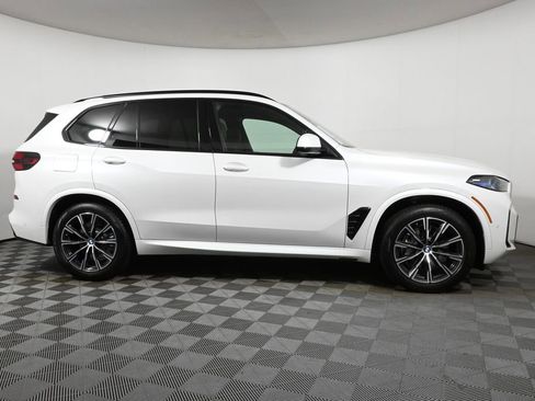 Used 2026 BMW X5 xDrive50e w/ M Sport Package image 8