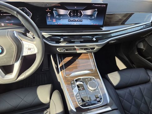 Used 2026 BMW X7 xDrive40i AWD/4WD image 16