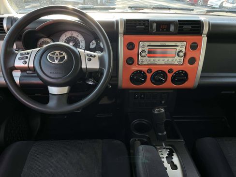Used 2013 Toyota FJ Cruiser 2WD image 12