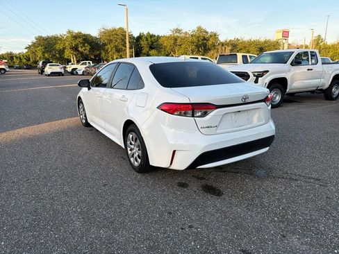 Used 2020 Toyota Corolla LE FWD image 3