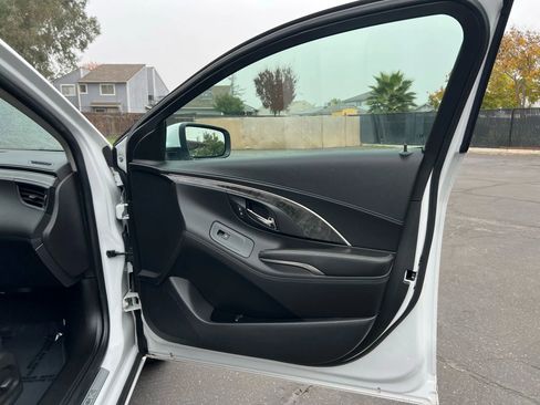 Used 2015 Buick LaCrosse Leather image 25