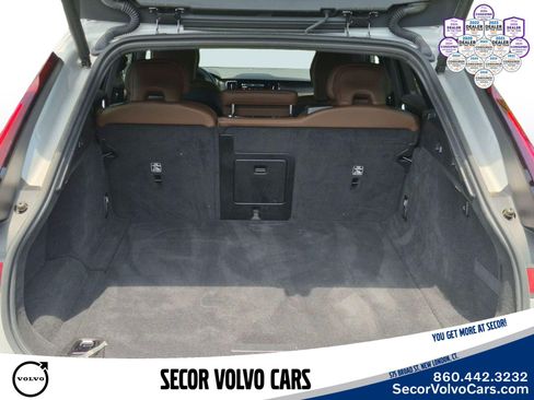 Used 2025 Volvo V90 B6 Cross Country Plus AWD/4WD image 7
