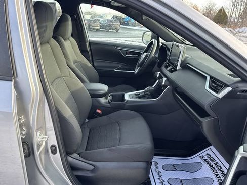Used 2022 Toyota RAV4 SE w/ Convenience Package image 28