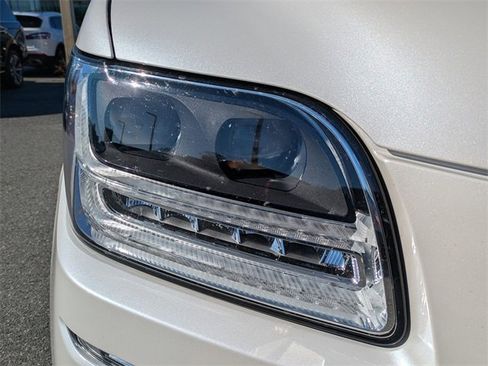 Used 2019 Lincoln Navigator L Reserve image 10