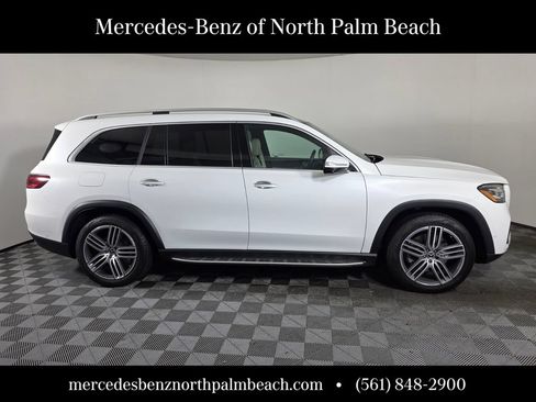 Certified 2025 Mercedes-Benz GLS 450 4MATIC image 4