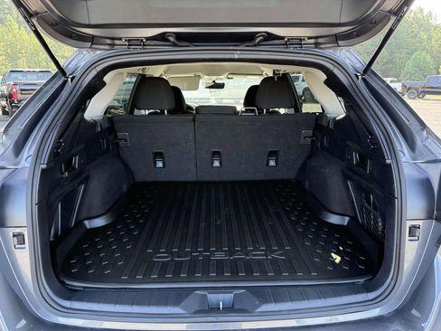 Used 2023 Subaru Outback Premium image 18