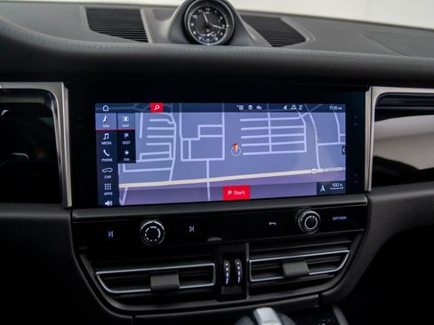 Certified 2022 Porsche Macan S image 27