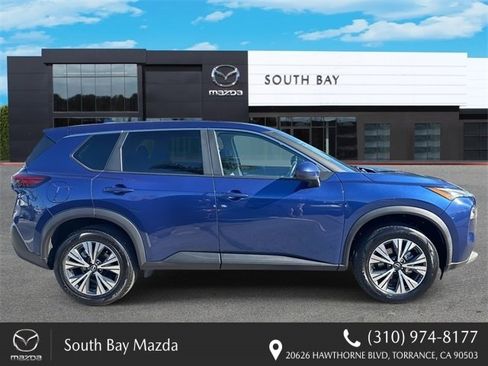 Used 2023 Nissan Rogue SV image 2