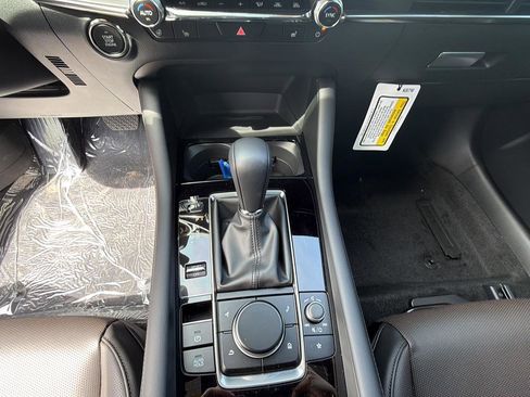 New 2026 MAZDA MAZDA3 Hatchback w/Premium Plus Pkg image 18