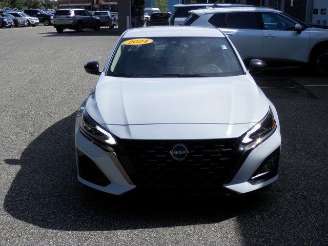 Used 2024 Nissan Altima 2.5 SR FWD image 3