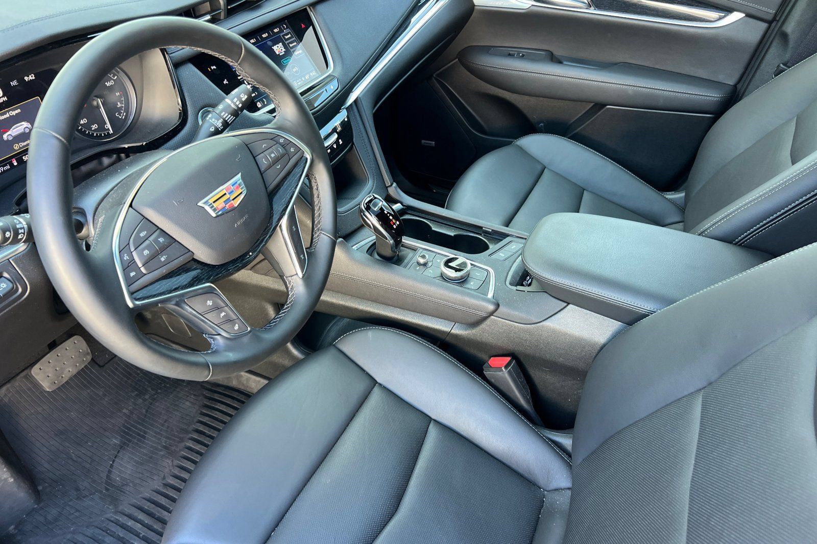 Used 2025 Cadillac XT5 Premium Luxury w/ Technology Package AWD/4WD image 9