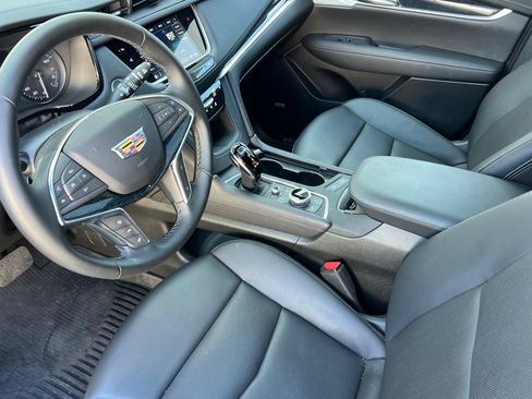Used 2025 Cadillac XT5 Premium Luxury w/ Technology Package AWD/4WD image 9