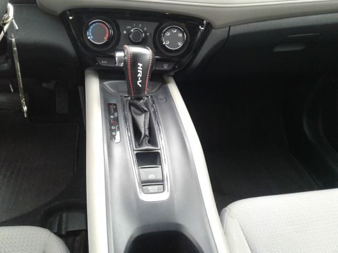 Used 2021 Honda HR-V LX image 17