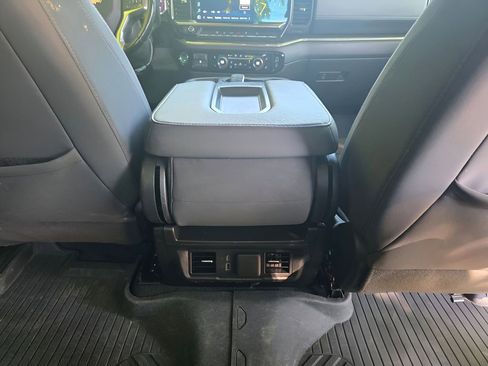 Used 2024 Chevrolet Silverado 2500 LT AWD/4WD image 7