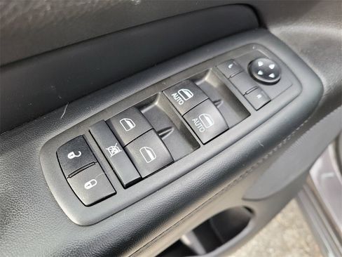 Used 2021 Jeep Grand Cherokee Laredo X image 21