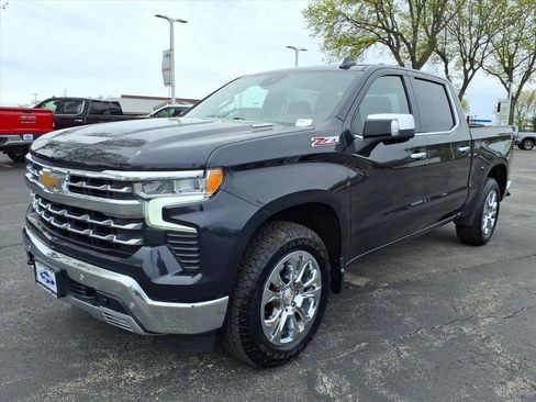 Used 2022 Chevrolet Silverado 1500 LTZ w/ Z71 Off-Road Package AWD/4WD image 3