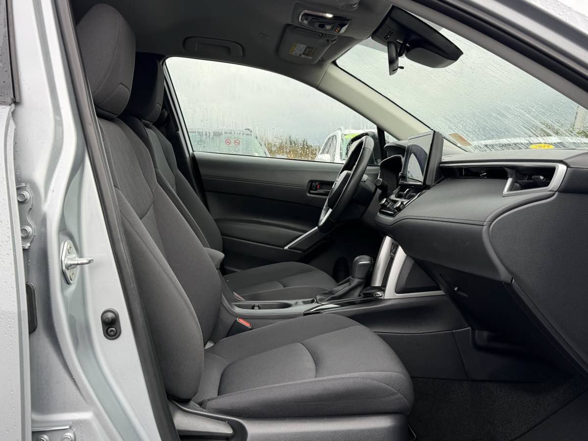 Used 2025 Toyota Corolla Cross LE AWD/4WD image 19