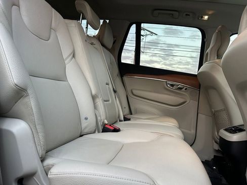 Used 2021 Volvo XC90 T6 Momentum image 24