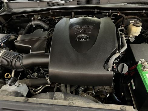 Used 2016 Toyota Tacoma SR5 w/ Towing Package RWD image 26