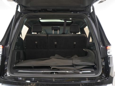 Used 2023 Jeep Grand Wagoneer Series III AWD/4WD image 18