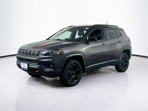 Used 2023 Jeep Compass Trailhawk w/ Trailhawk Convenience Group AWD/4WD image 1