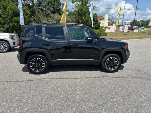 Used 2023 Jeep Renegade Latitude AWD/4WD image 6
