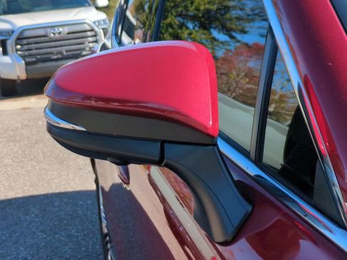 Used 2024 Toyota Venza Limited image 12