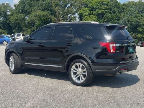 Used 2018 Ford Explorer XLT w/ Equipment Group 202A FWD image 6
