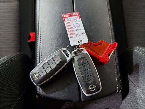 Used 2023 Nissan Rogue SV AWD/4WD image 31