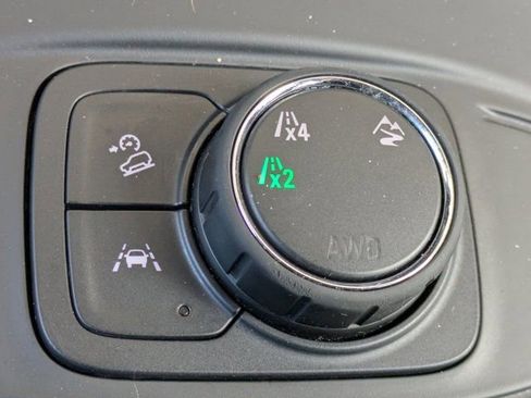 Used 2024 GMC Terrain SLE image 26