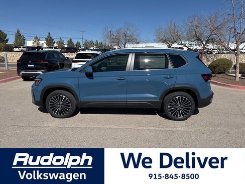 New 2026 Volkswagen Taos SE FWD image 2